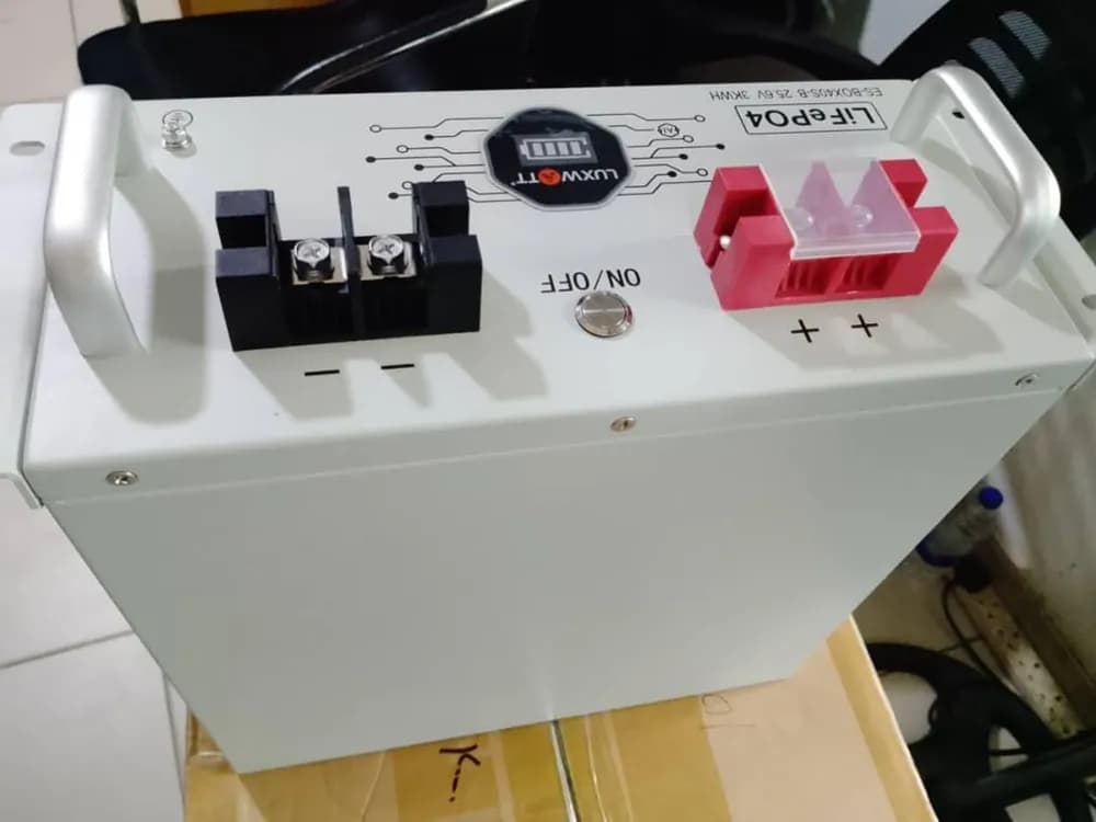 24kVA high-voltage system with 40kVA battery bank